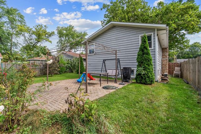 1028 Idlewild Drive, Round Lake Beach, IL 60073