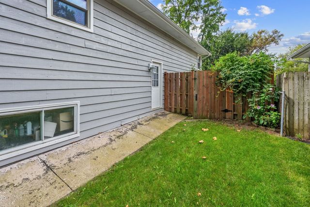 1028 Idlewild Drive, Round Lake Beach, IL 60073