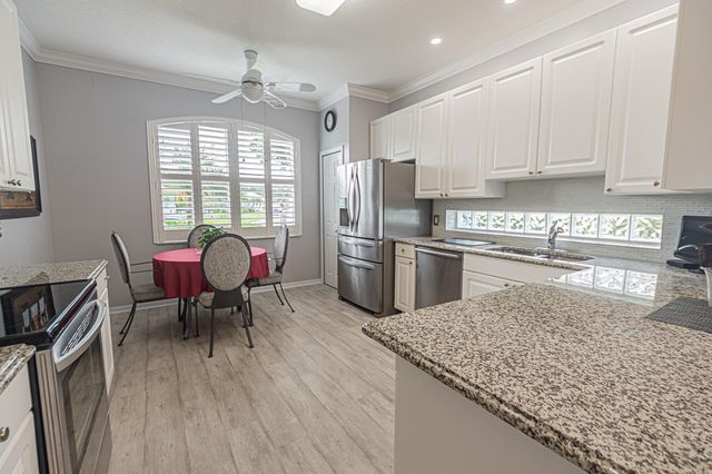 880 NW Sarria Court, Port St. Lucie, Port St Lucie, FL 34986