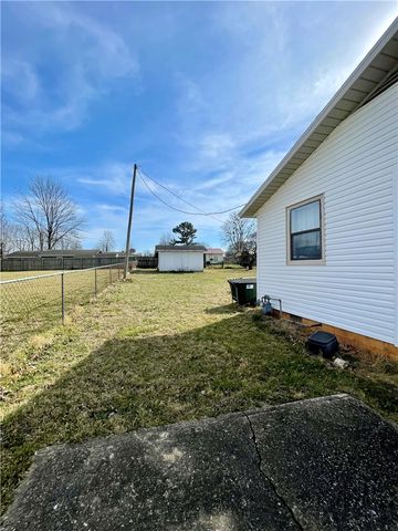 108 Cedar Heights, Huntsville, AR 72740