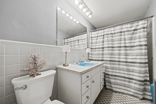 49 Eaton Ave, Woburn, MA 01801
