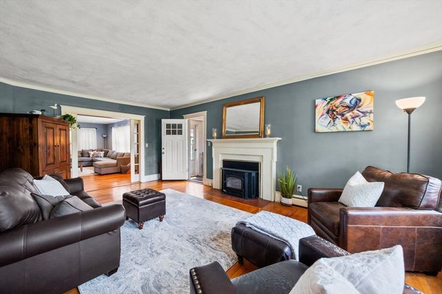 49 Eaton Ave, Woburn, MA 01801