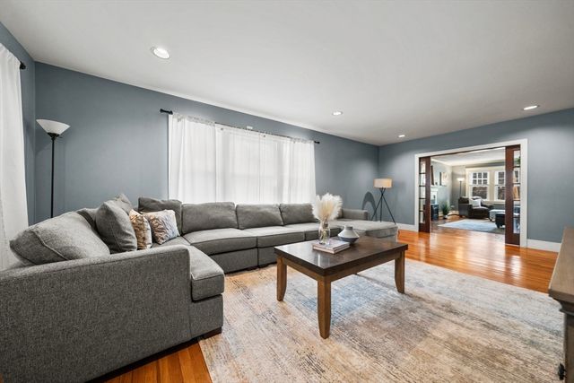 49 Eaton Ave, Woburn, MA 01801