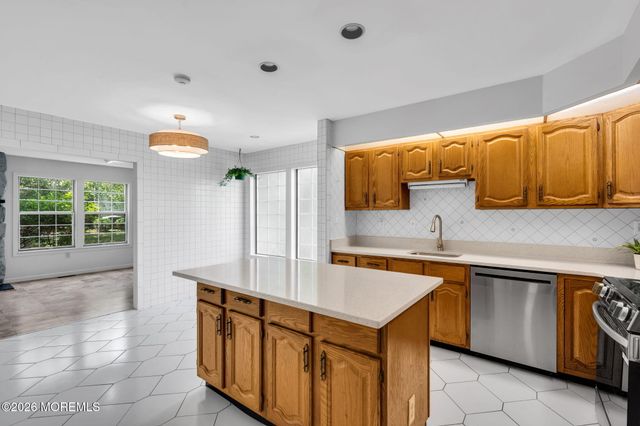 6 Rutherford Hayes Drive, Monroe, NJ 08831