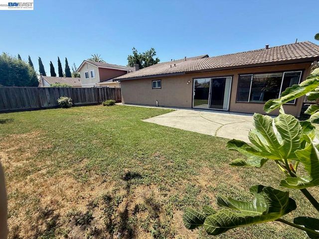 33457 Caliban Dr, Fremont, CA 94555