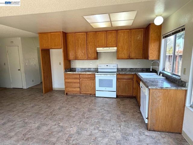33457 Caliban Dr, Fremont, CA 94555