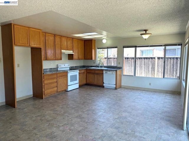 33457 Caliban Dr, Fremont, CA 94555