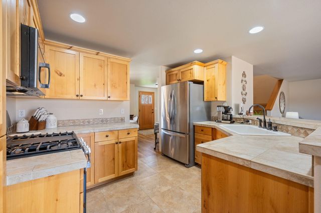 2173 NW Kingwood Avenue, Redmond, OR 97756