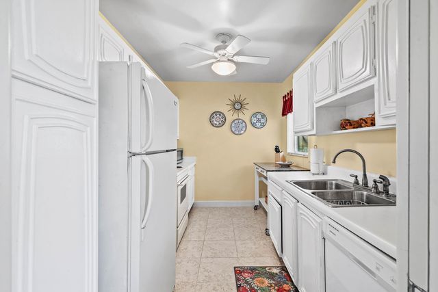 2360 SW 22nd Avenue 402, Delray Beach, FL 33445