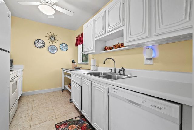 2360 SW 22nd Avenue 402, Delray Beach, FL 33445