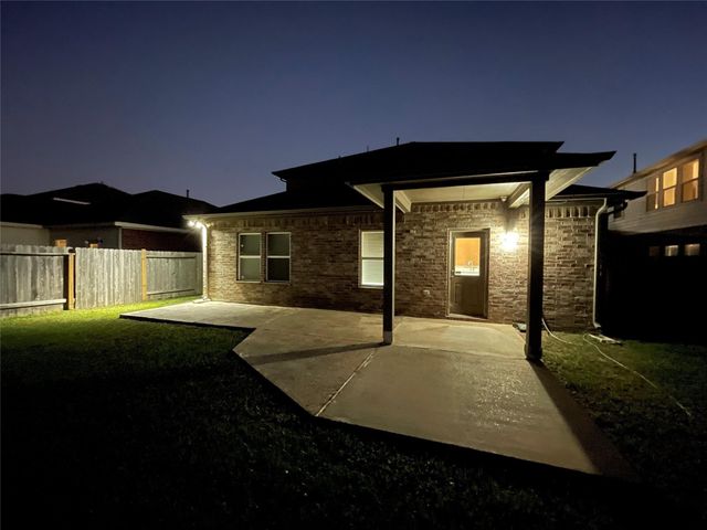 4819 Seaside Sparrow Lane, Baytown, TX 77521