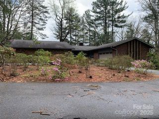 101 LAKEMONT Drive, Flat Rock, NC 28731