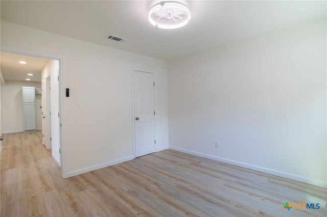 906 E Crestwood Drive, Victoria, TX 77901