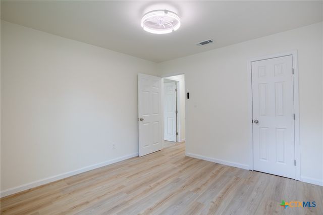 906 E Crestwood Drive, Victoria, TX 77901