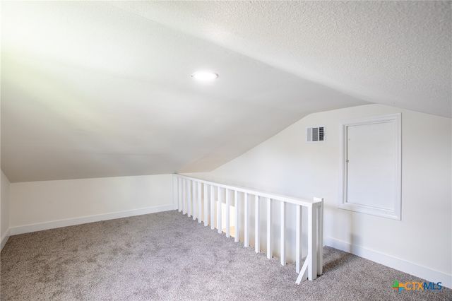 906 E Crestwood Drive, Victoria, TX 77901