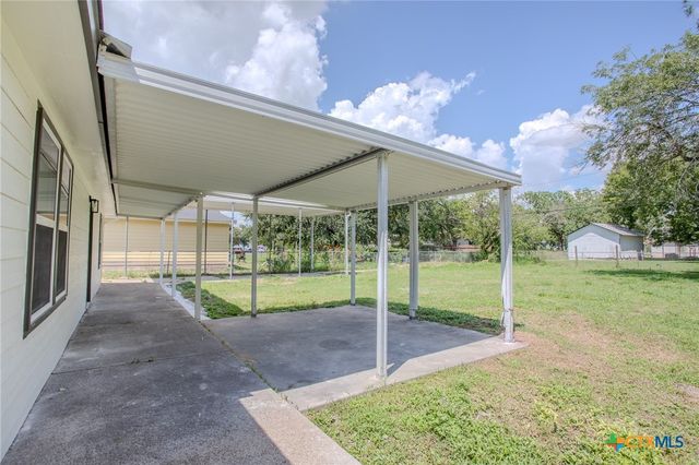 906 E Crestwood Drive, Victoria, TX 77901