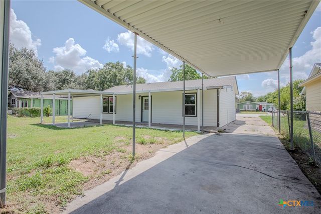 906 E Crestwood Drive, Victoria, TX 77901