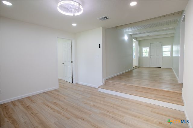 906 E Crestwood Drive, Victoria, TX 77901