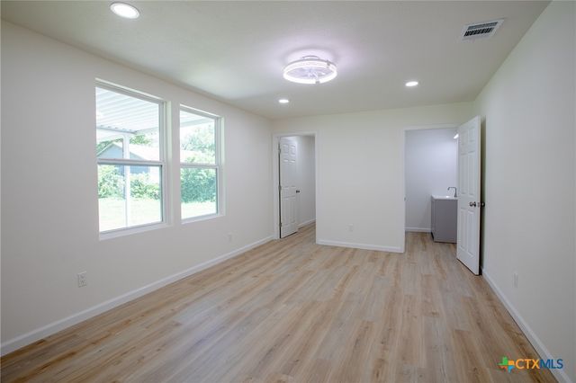 906 E Crestwood Drive, Victoria, TX 77901