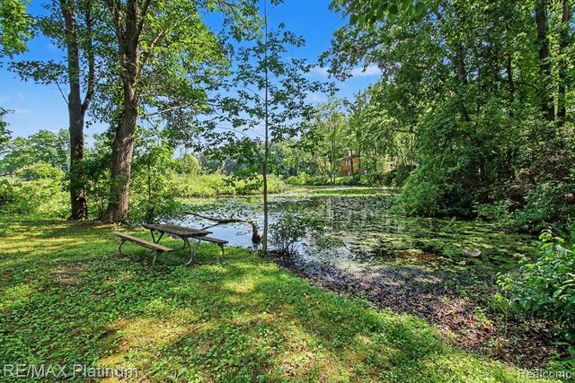 6317 Kevin Drive, Brighton, MI 48116