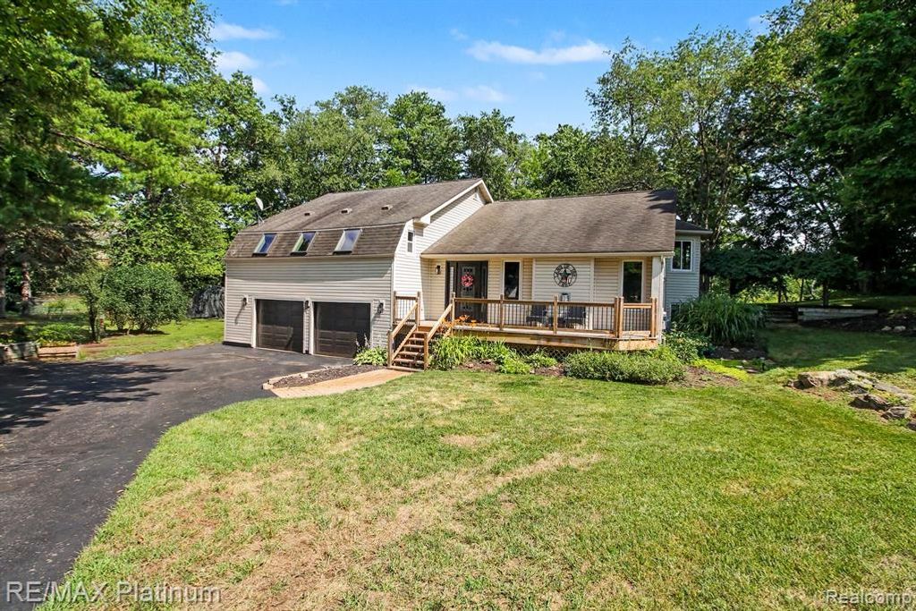 6317 Kevin Drive, Brighton, MI 48116