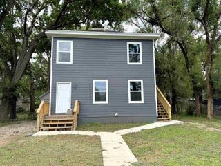 102 & 102 1/2 N West Pl, Salina, KS 67401