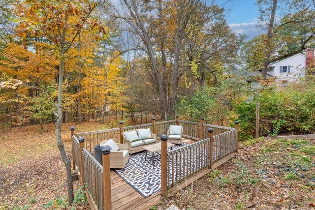 7 Taylor St, Peabody, MA 01960