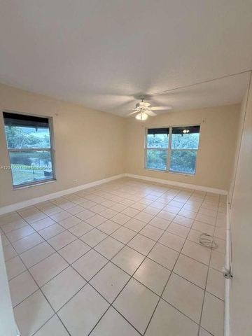 3720 Inverrary Dr 3L, Lauderhill, FL 33319