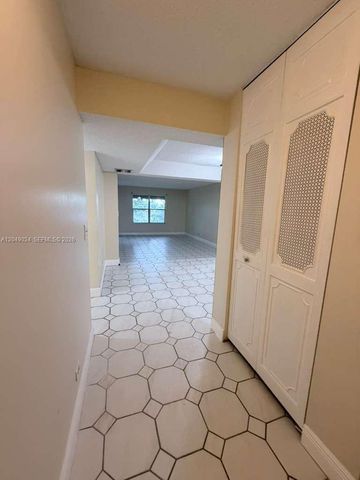 3720 Inverrary Dr 3L, Lauderhill, FL 33319
