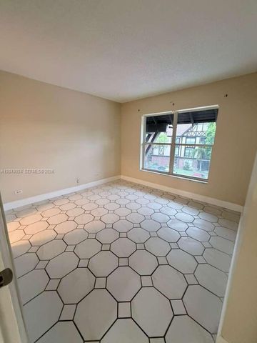 3720 Inverrary Dr 3L, Lauderhill, FL 33319