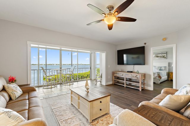 164 NE Edgewater Drive 2103, Stuart, FL 34996