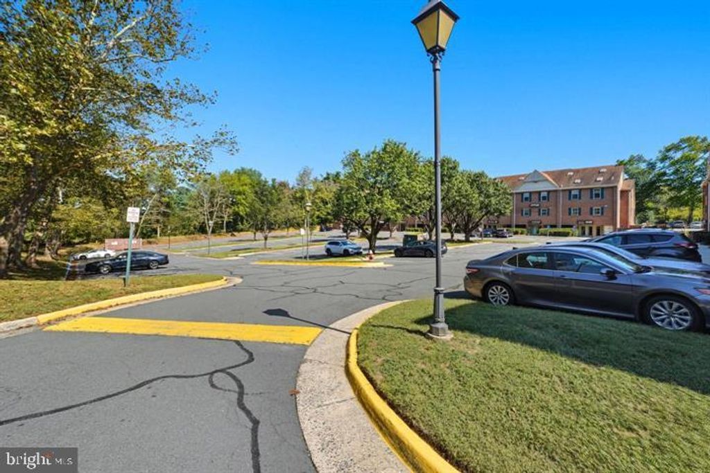 10134 COLVIN RUN RD #H, Great Falls, VA 22066