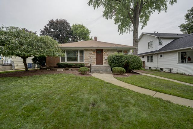 219 Spring Avenue, Naperville, IL 60540