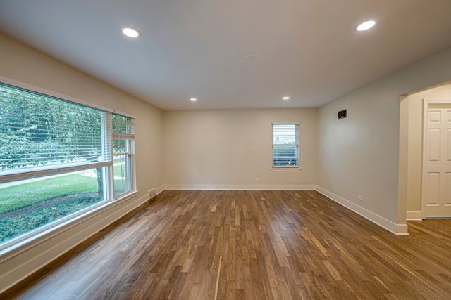 219 Spring Avenue, Naperville, IL 60540
