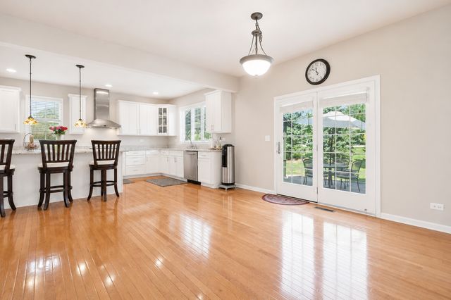 391 Lake Run Lane, North Aurora, IL 60542