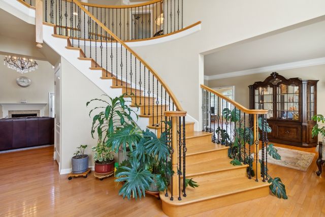 391 Lake Run Lane, North Aurora, IL 60542