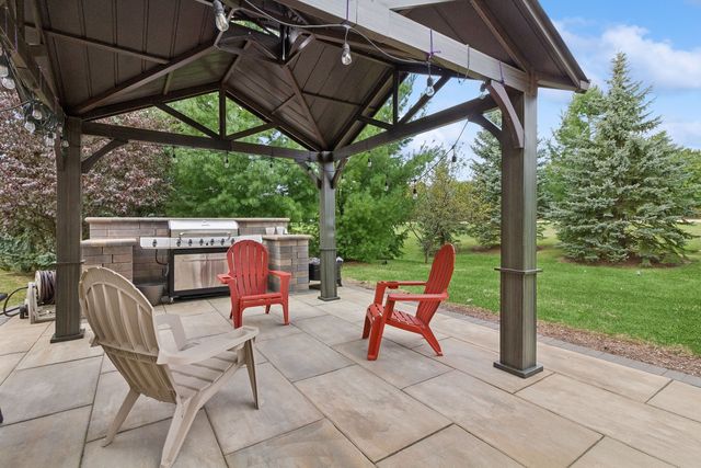 391 Lake Run Lane, North Aurora, IL 60542