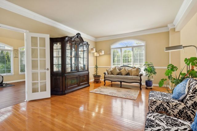 391 Lake Run Lane, North Aurora, IL 60542