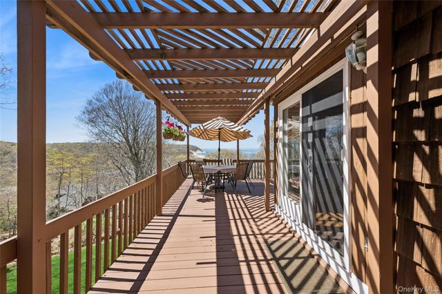 3 Summit Drive, Baiting Hollow, NY 11933