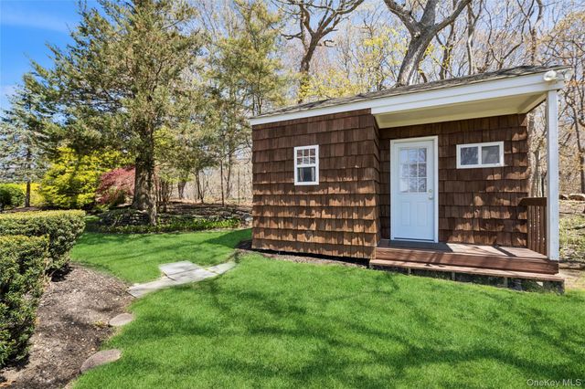 3 Summit Drive, Baiting Hollow, NY 11933