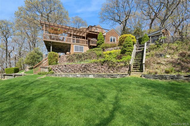 3 Summit Drive, Baiting Hollow, NY 11933