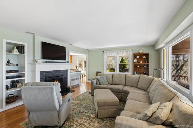 3 Summit Drive, Baiting Hollow, NY 11933