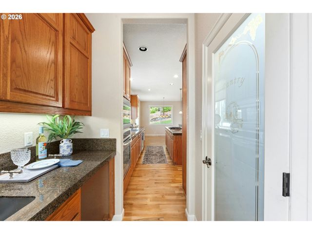 10523 Se CHARLOTTE Dr, Happy Valley, OR 97086