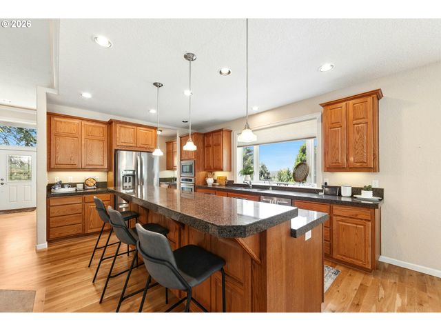 10523 Se CHARLOTTE Dr, Happy Valley, OR 97086