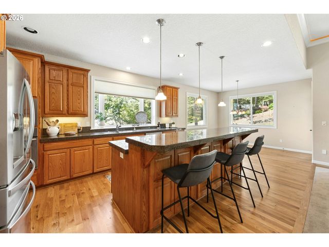10523 Se CHARLOTTE Dr, Happy Valley, OR 97086