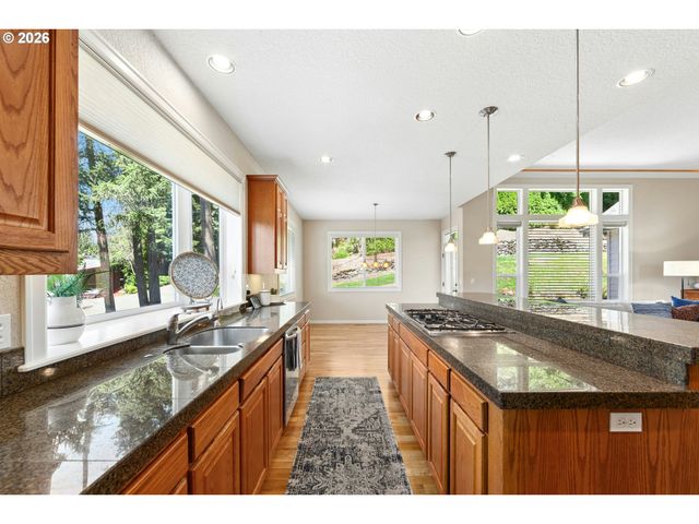 10523 Se CHARLOTTE Dr, Happy Valley, OR 97086