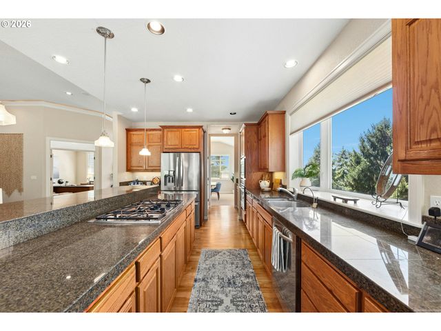 10523 Se CHARLOTTE Dr, Happy Valley, OR 97086