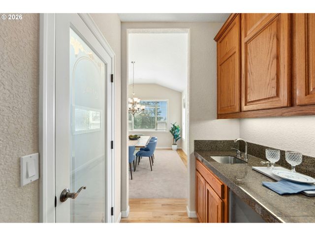 10523 Se CHARLOTTE Dr, Happy Valley, OR 97086