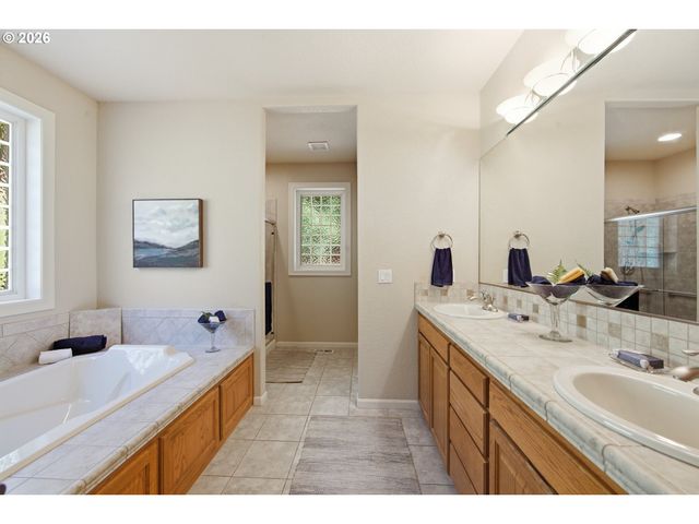 10523 Se CHARLOTTE Dr, Happy Valley, OR 97086