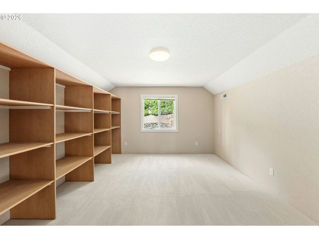 10523 Se CHARLOTTE Dr, Happy Valley, OR 97086